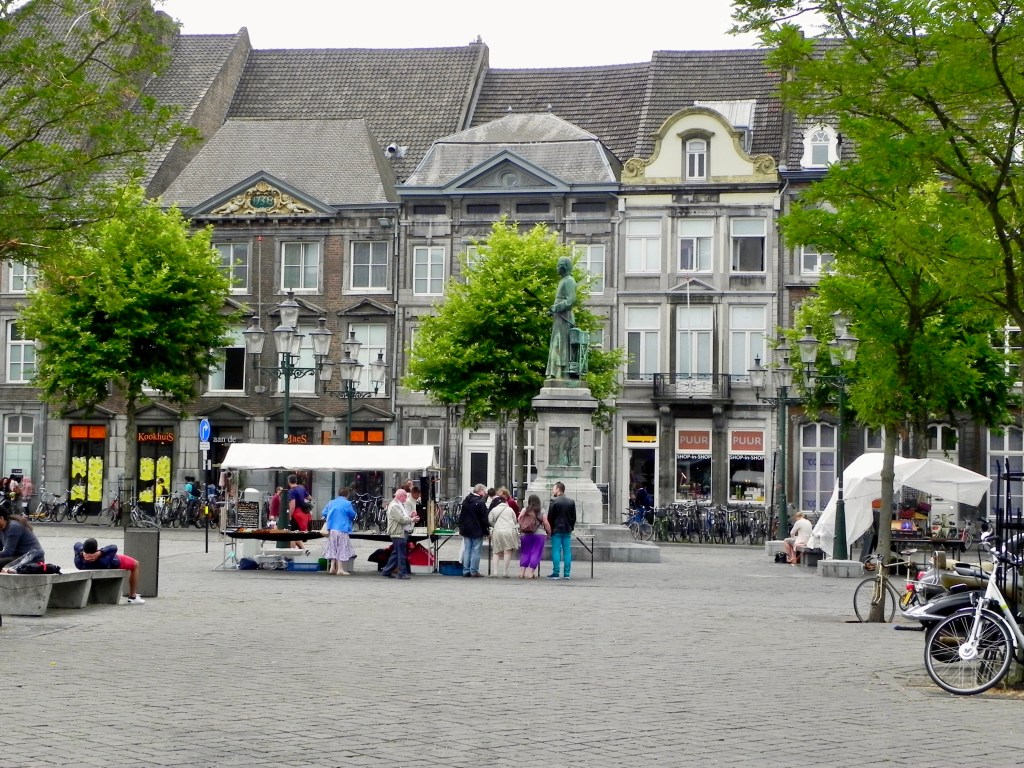 Una piazza del centro storico