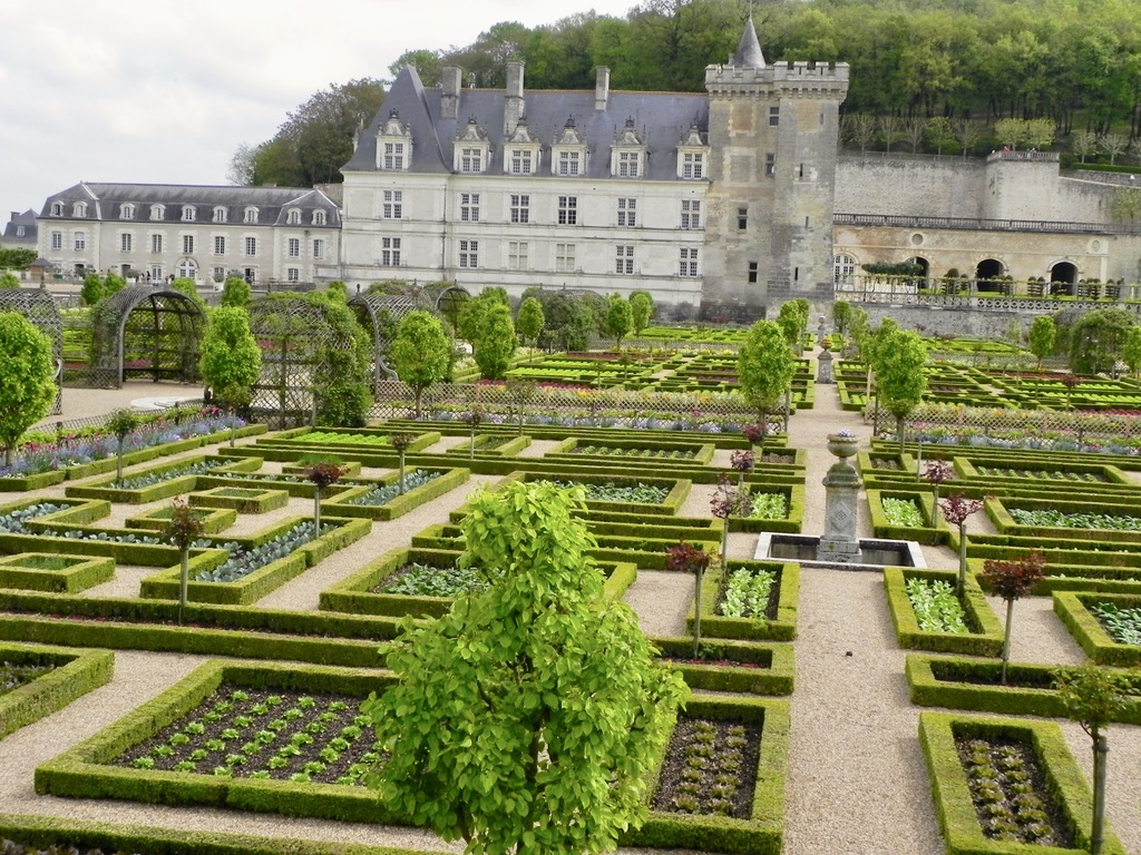 Il Castello visto dai giardini