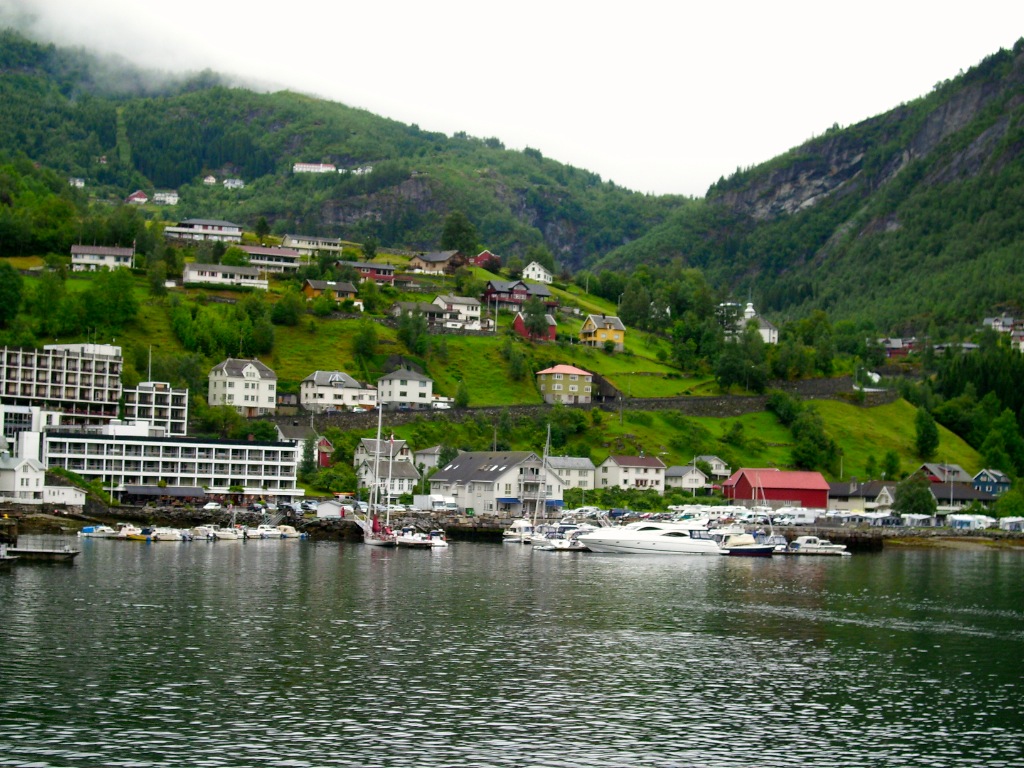 Particolare di Geiranger dal traghetto