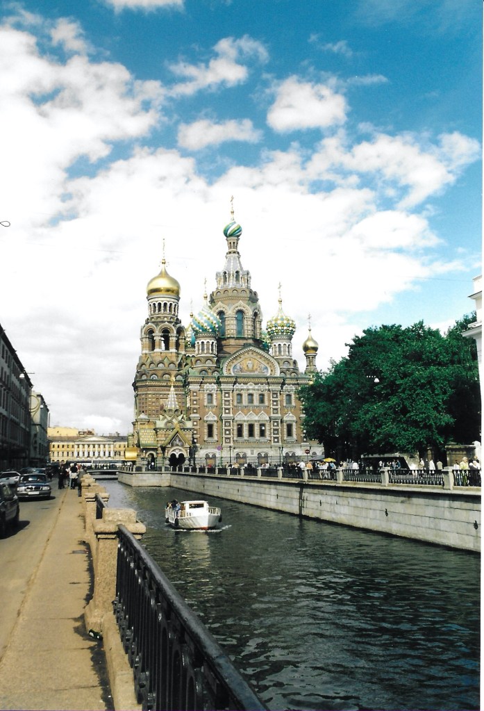 La Chiesa del Salvatore sul Sangue Versato vista dal canale