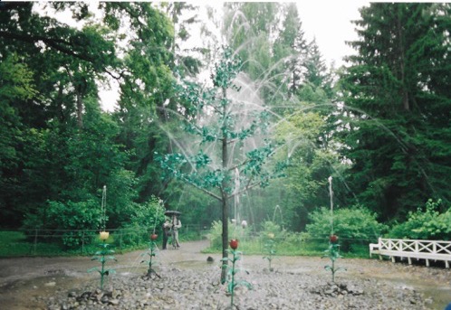 Un'altra fontana nei giardini