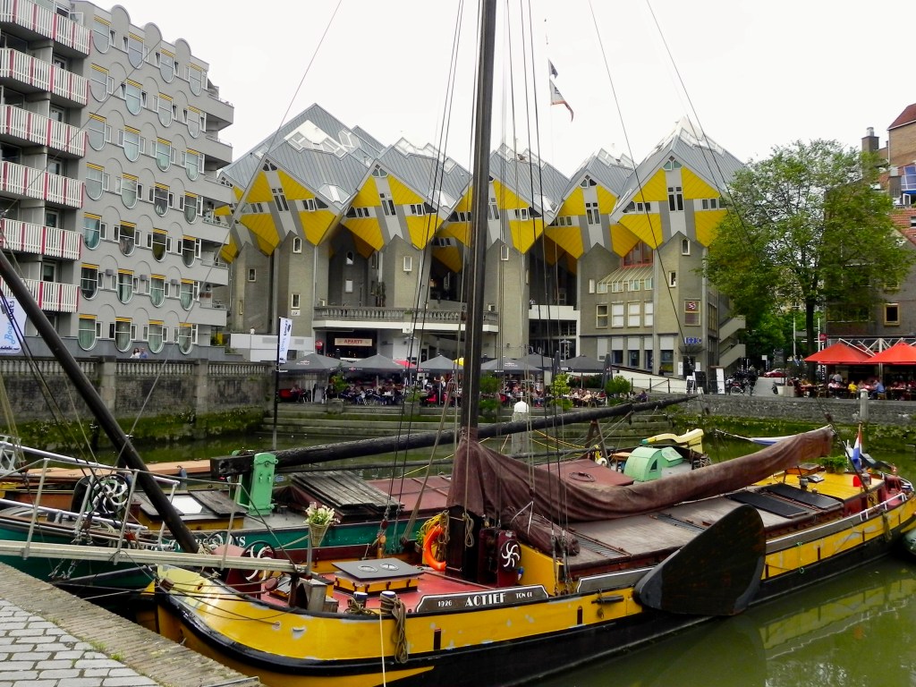 L'Oude Haven con, sullo sfondo, l'Overblaak