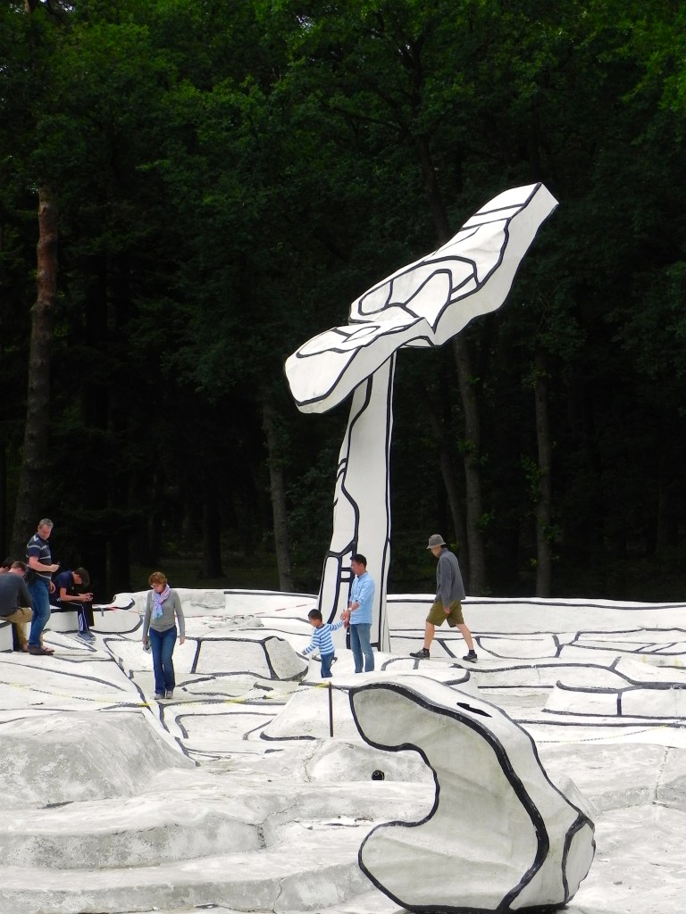 Un'installazione nel parco del museo