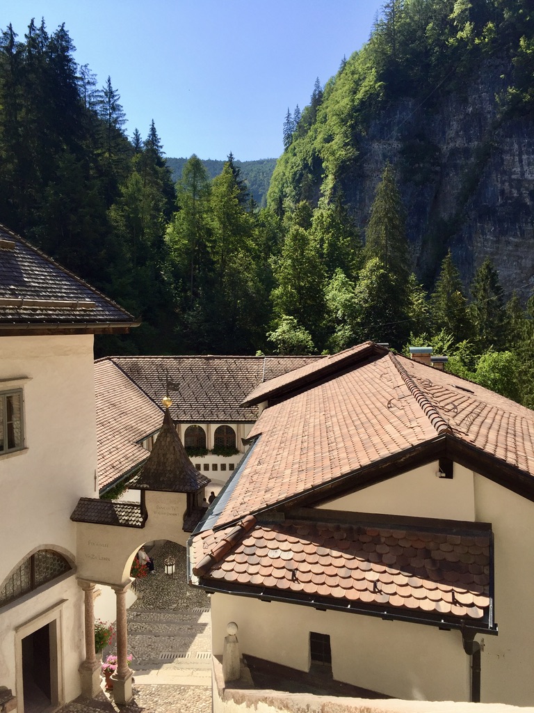 Il Santuario nel suo ambiente