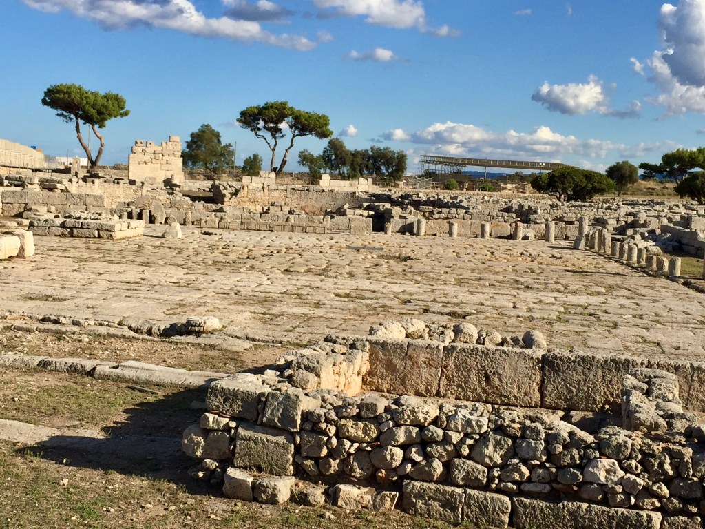 L'anfiteatro/piazza sussidiaria