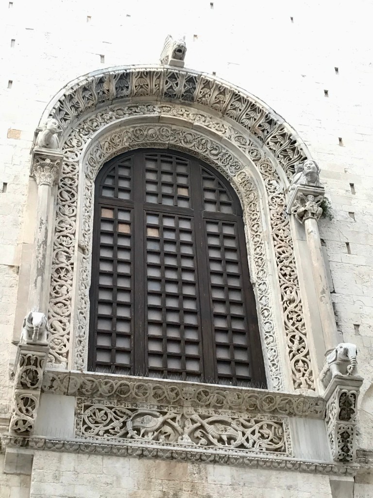 Cattedrale - Finestrone del XII secolo